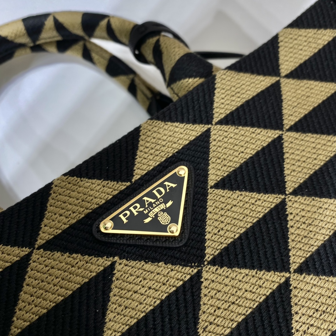 Pra*a small tote in saffiano leather 1ba354-28*22*9cm