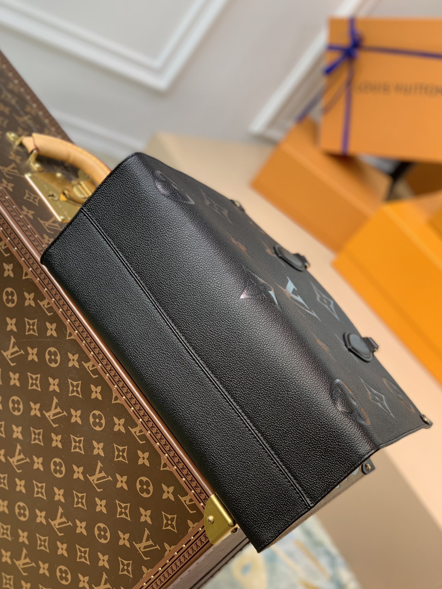 l**is V*t*n small onthego handbag-35*28*15cm