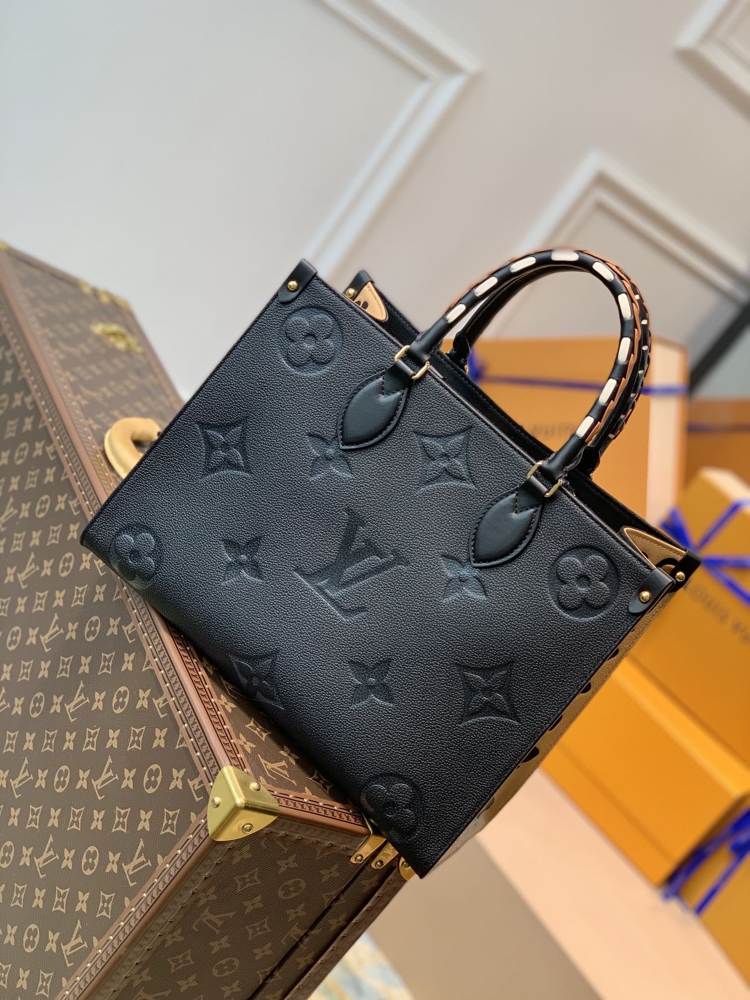 l**is V*t*n small onthego handbag-35*28*15cm