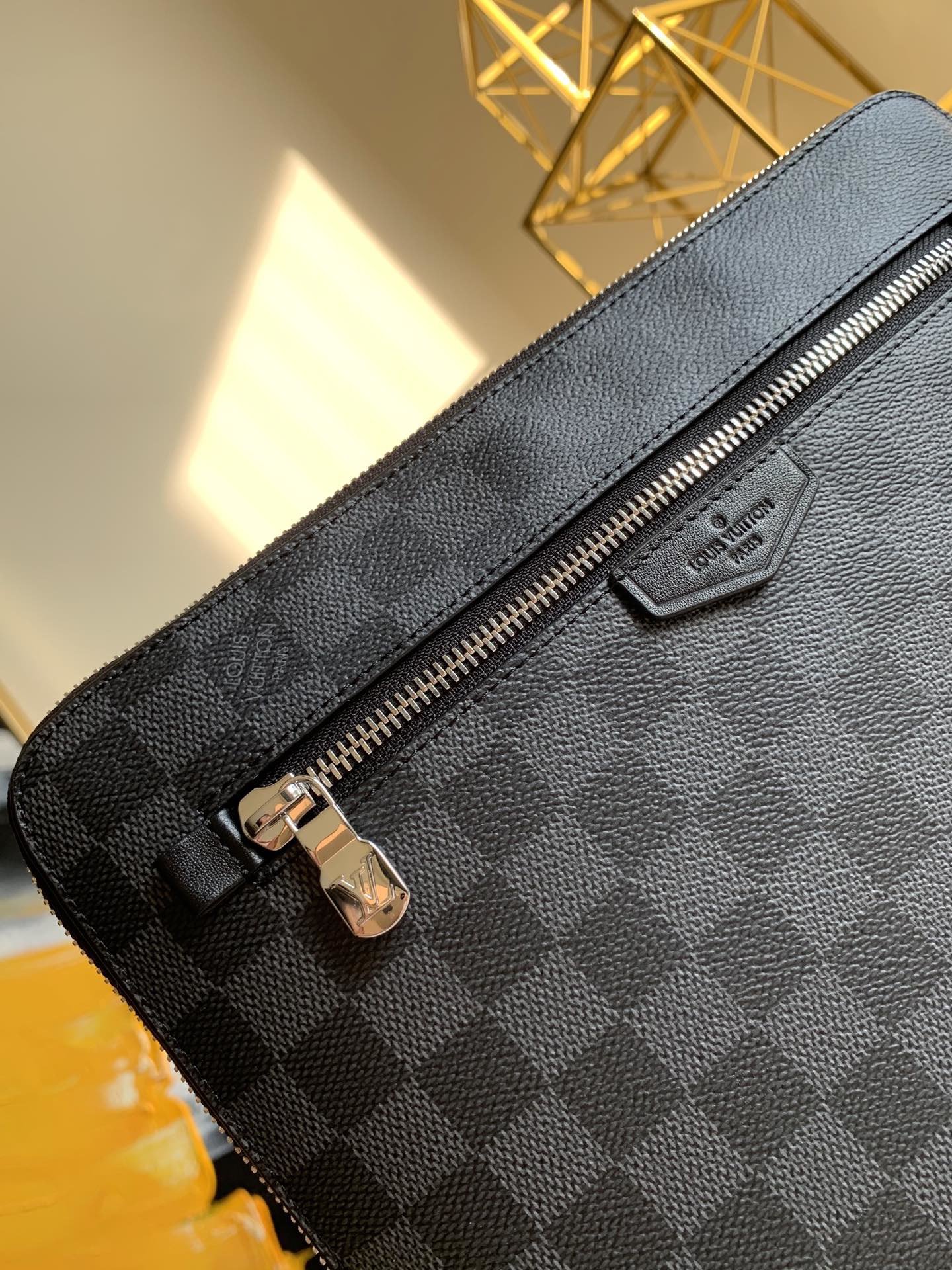 l**is V*t*n new pouch-21*27*5cm