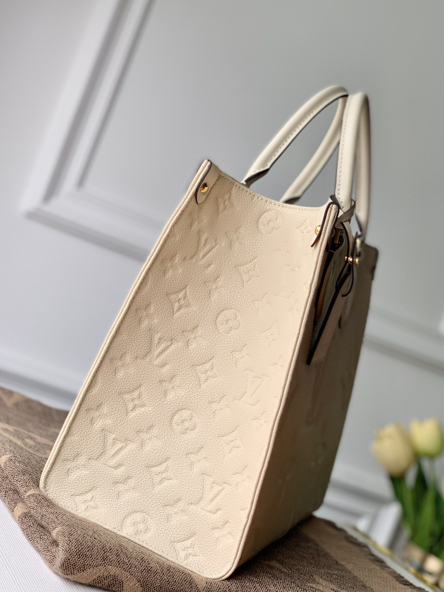 l**is V*t*n small onthego handbag-35*28*15cm