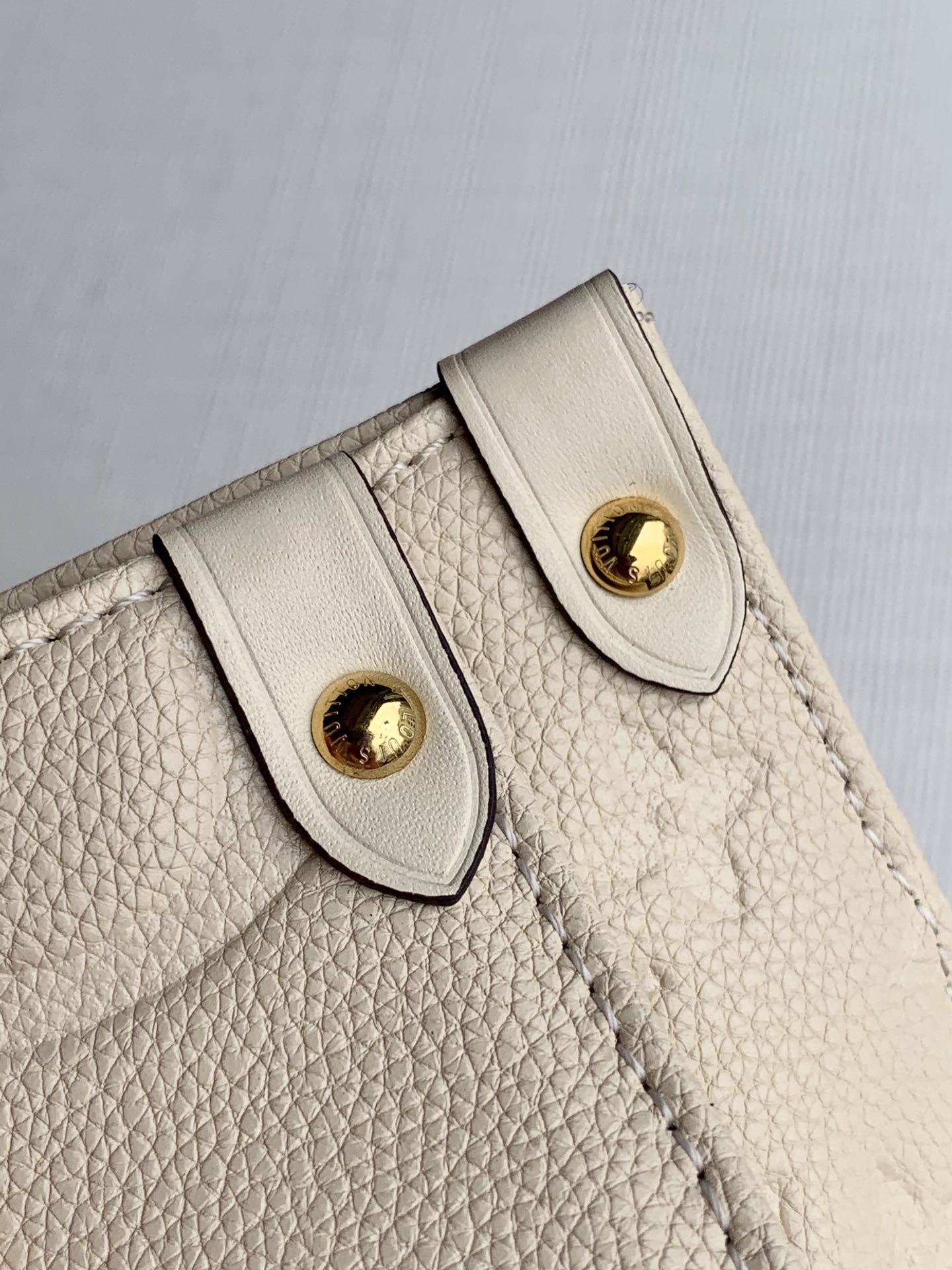 l**is V*t*n small onthego handbag-35*28*15cm