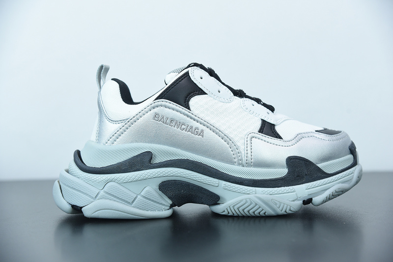 Ba*len*cia*ga triple s