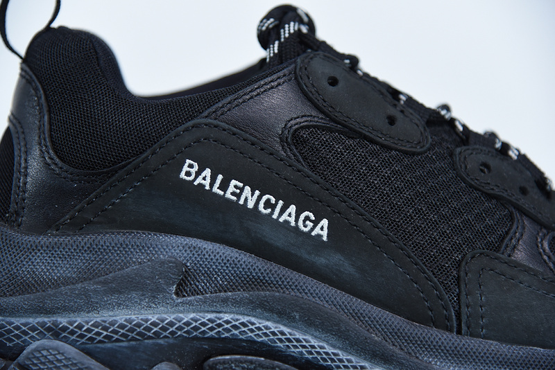 Ba*len*cia*ga triple s