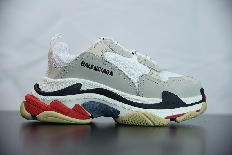 Ba*len*cia*ga triple s