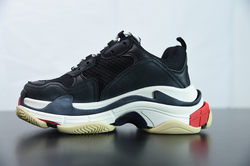 Ba*len*cia*ga triple s
