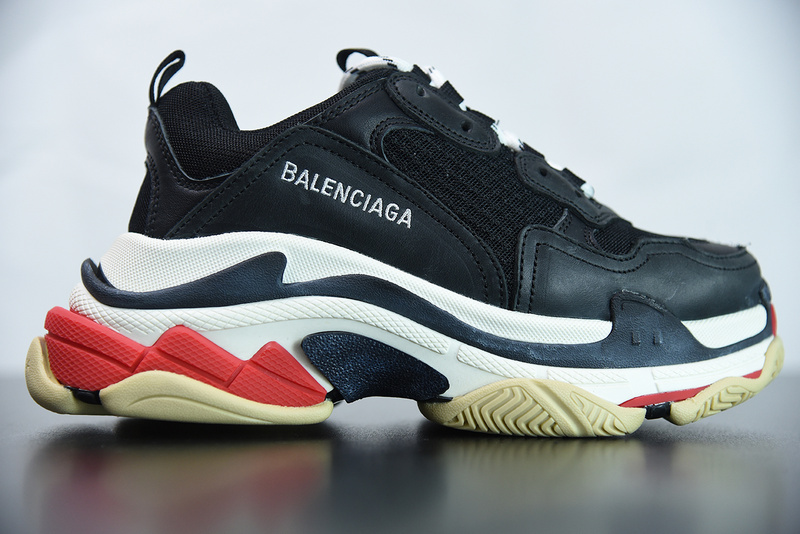 Ba*len*cia*ga triple s
