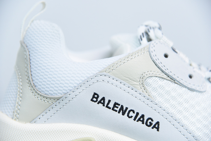 Ba*len*cia*ga triple s
