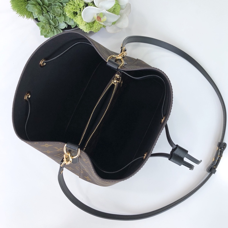 l**is V*t*n néonoé bucket bag -26x22x27cm