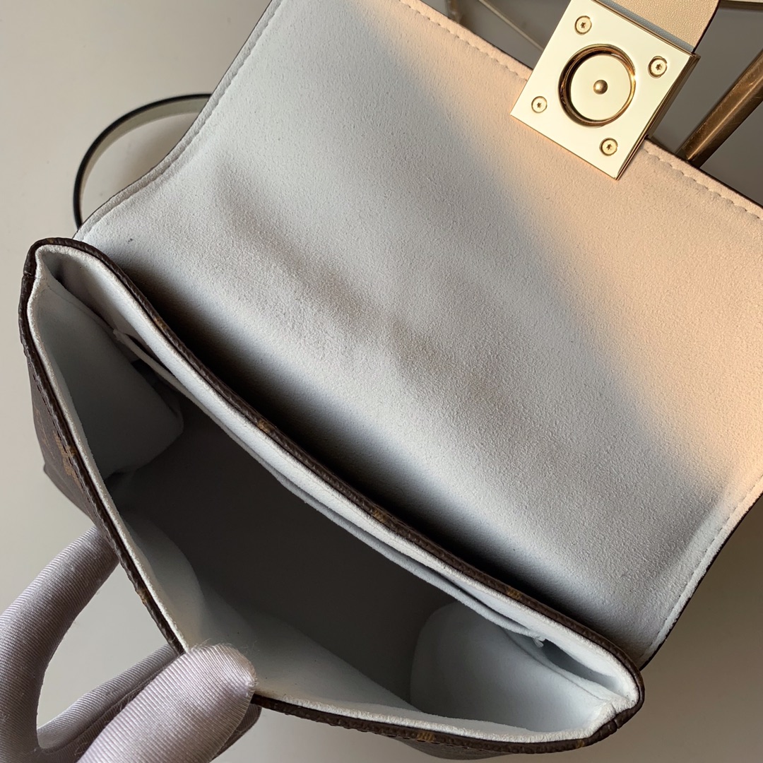l**is V*t*n locky bb bag -21* 17.0*8cm