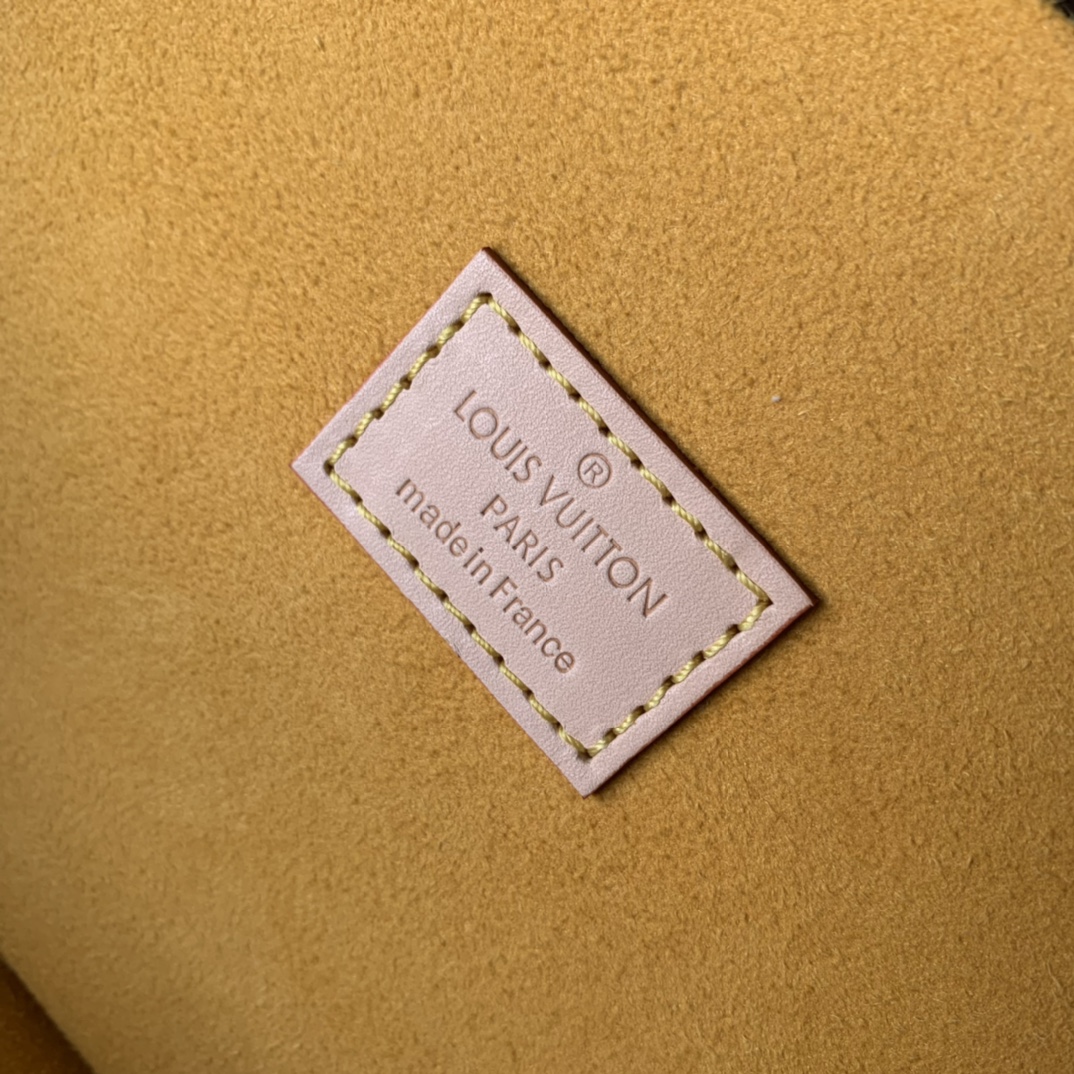 l**is V*t*n jewelry box-24*13*17cm