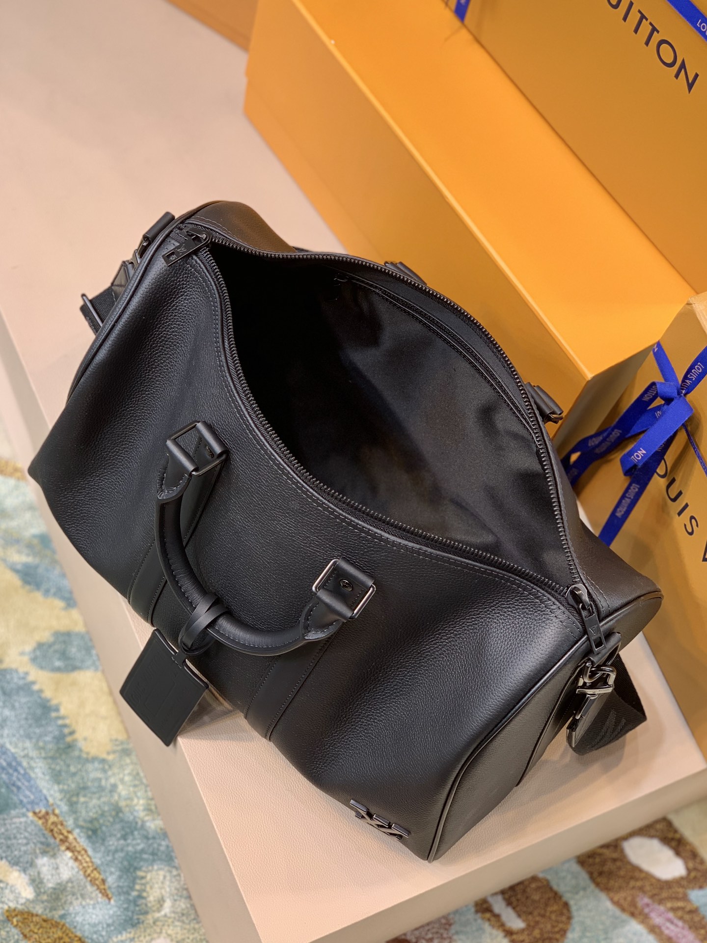 l**is V*t*n keepall bandouliÈre 40 -42*26*20cm