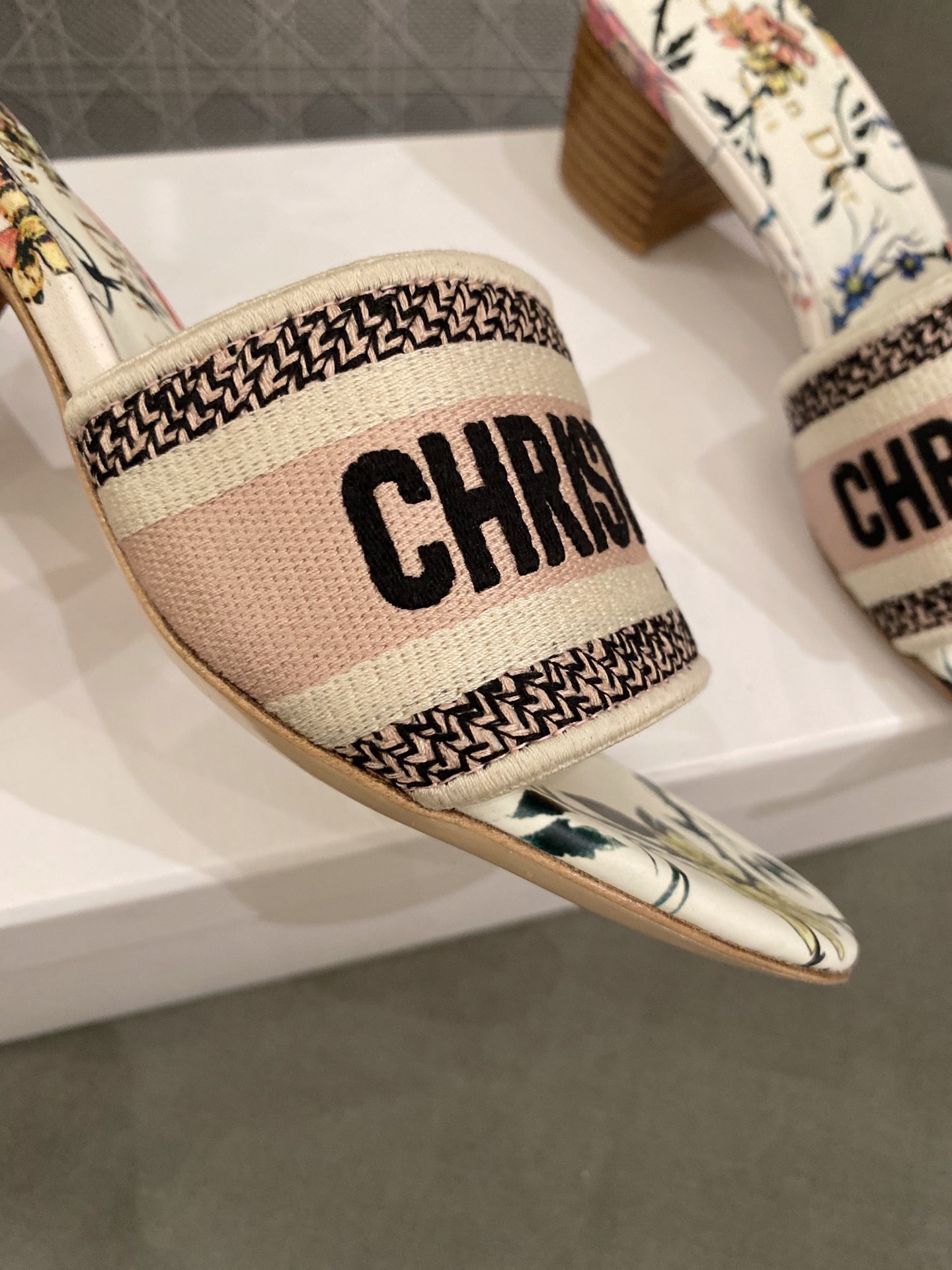 D*or slippers