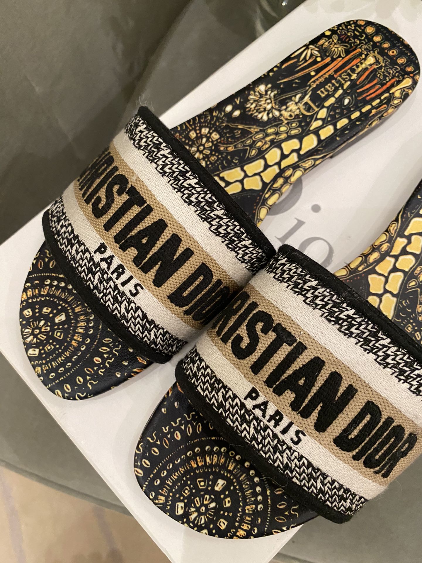 D*or slippers