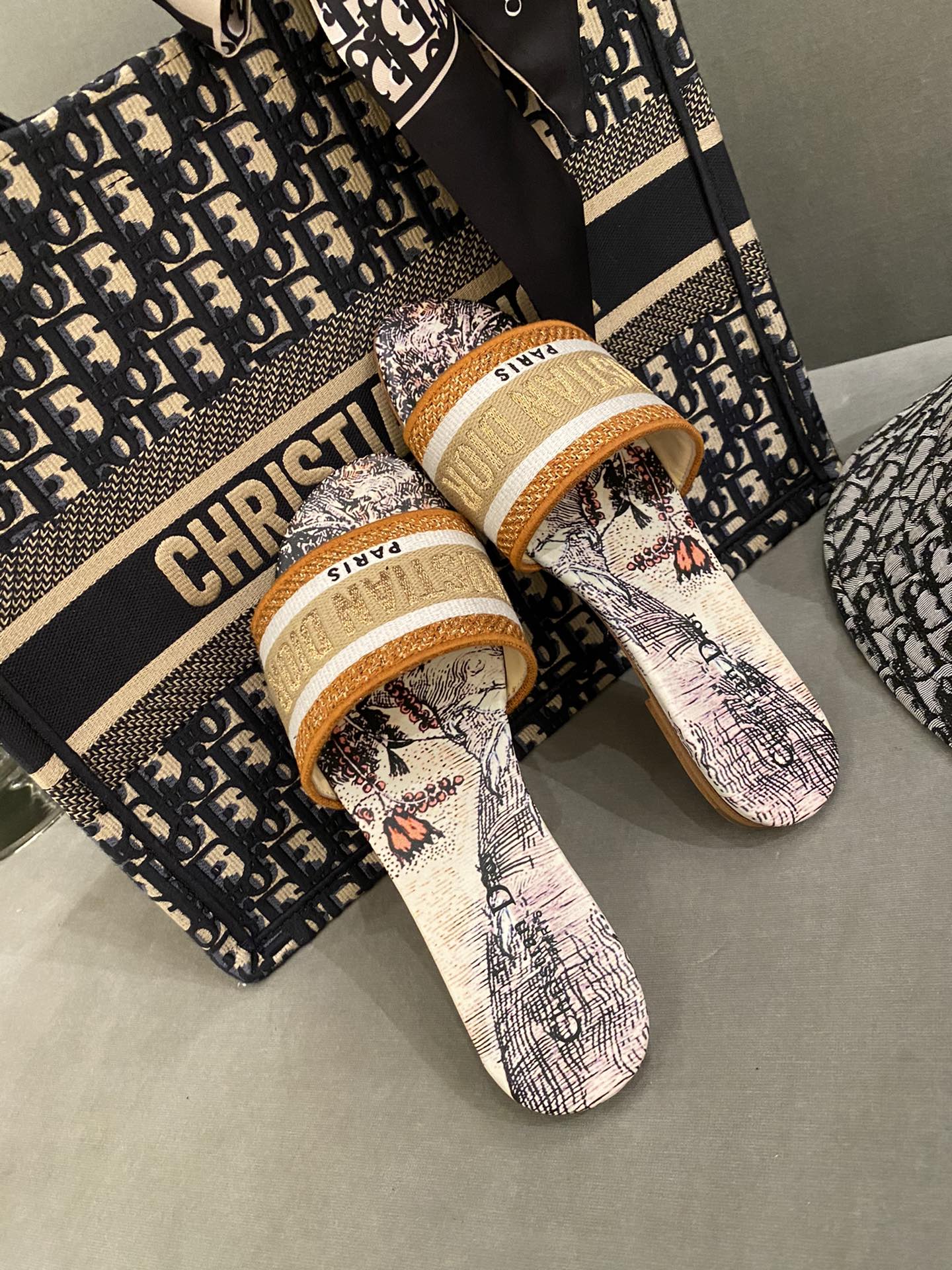 D*or slippers