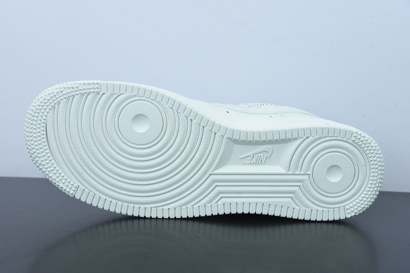 l**is V*t*n&nike air force 1 low