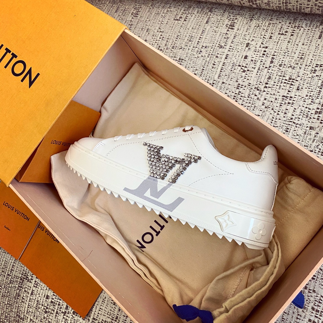 l**is V*t*n sneakers(eu35-eu41)