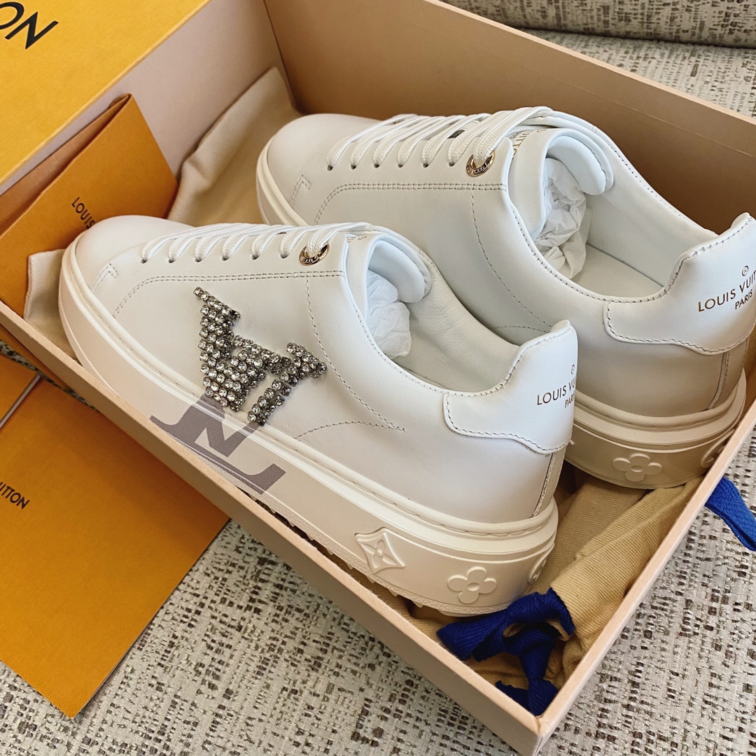 l**is V*t*n sneakers(eu35-eu41)