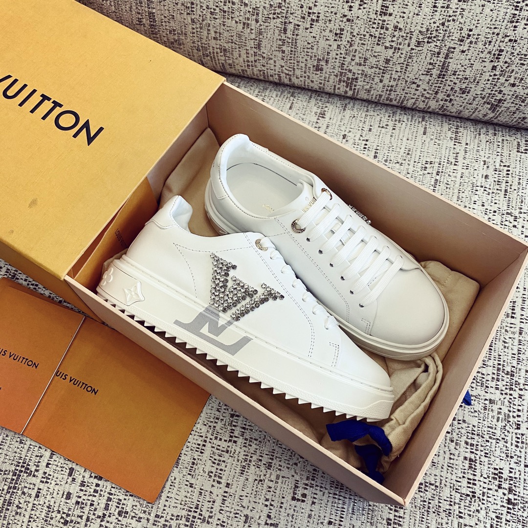 l**is V*t*n sneakers(eu35-eu41)