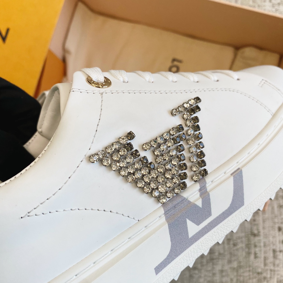 l**is V*t*n sneakers(eu35-eu41)