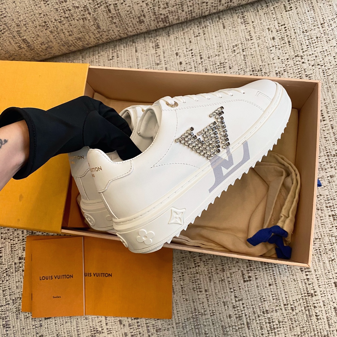 l**is V*t*n sneakers(eu35-eu41)