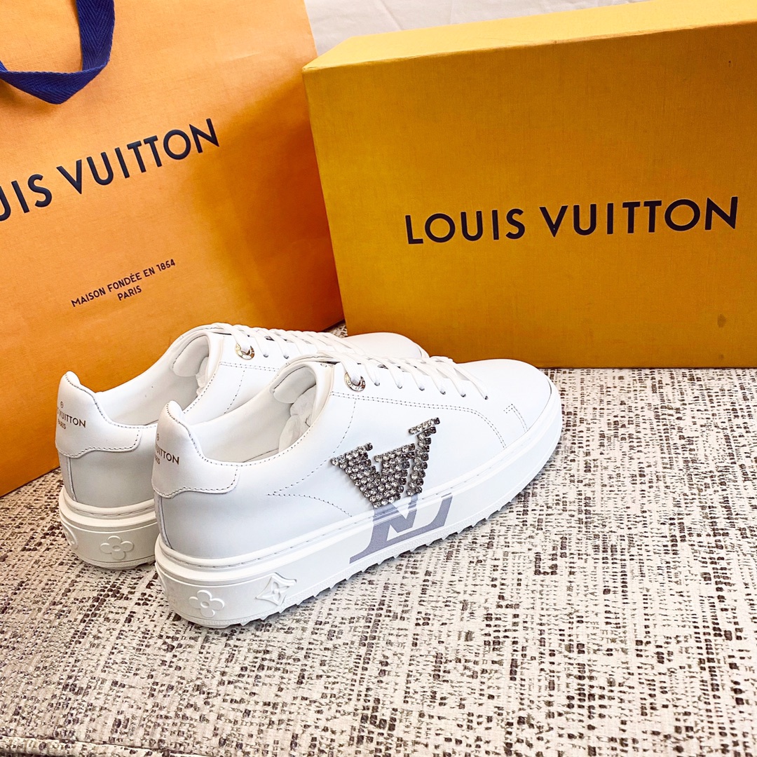 l**is V*t*n sneakers(eu35-eu41)