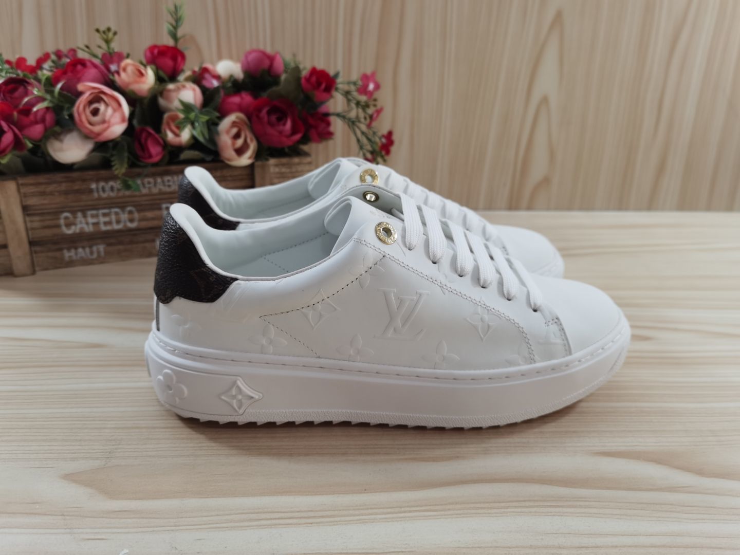 l**is V*t*n sneakers(eu35-eu45)