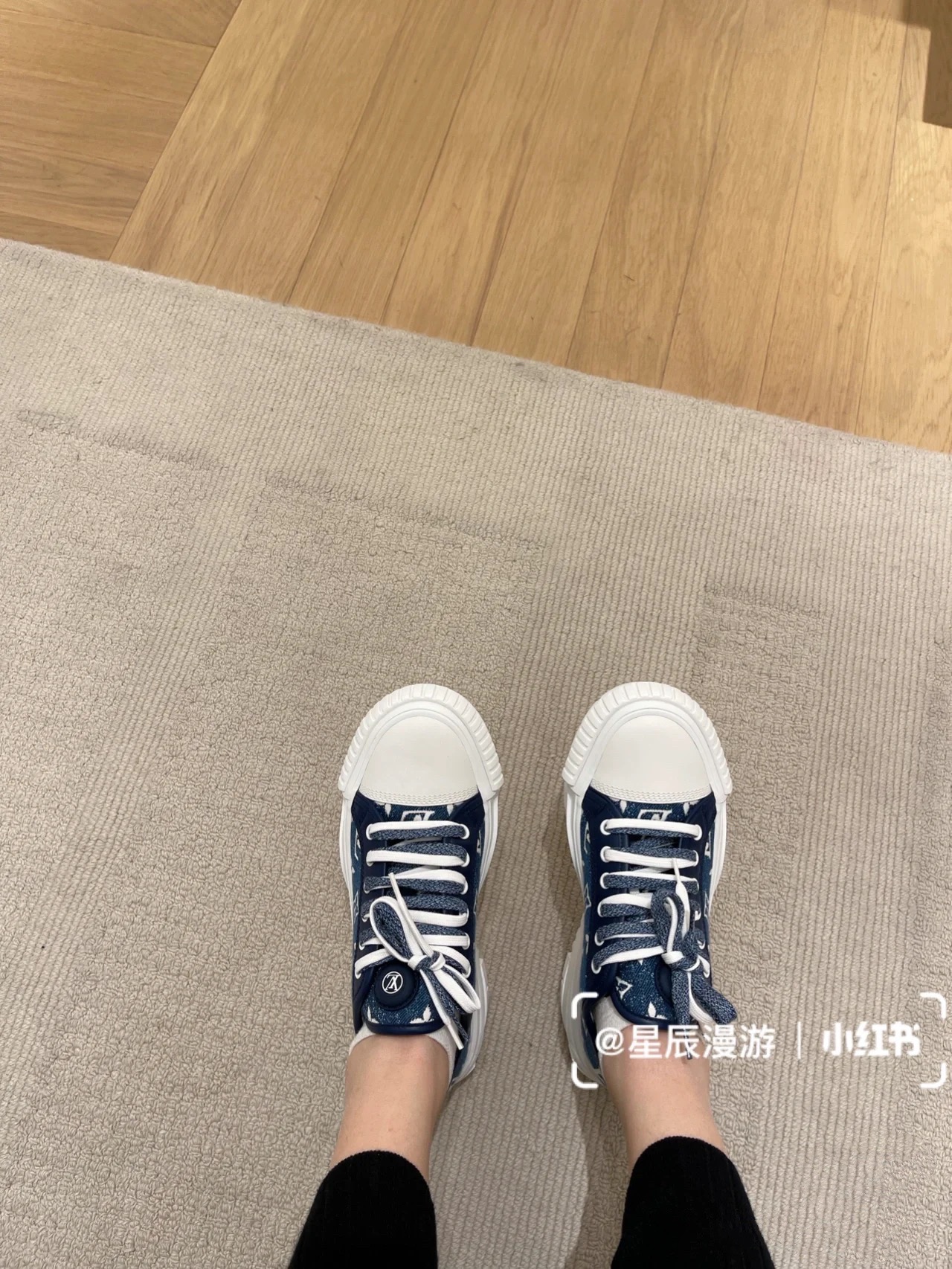 l**is V*t*n sneakers(eu35-eu41)