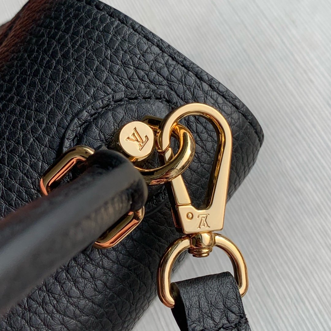 l**is V*t*n twist one handle-17.0 x 25.0 x 11cm