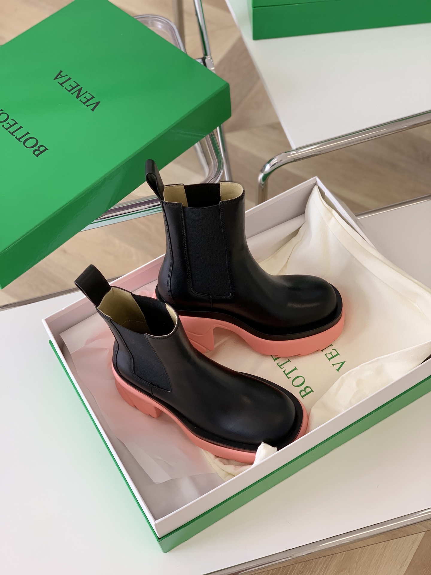 Bo*te*ga ve*ne*ta boots