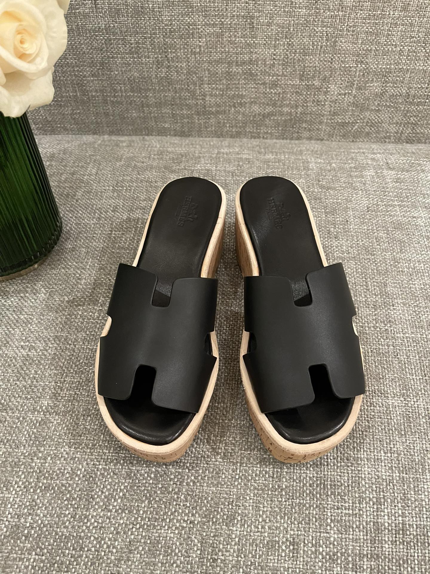 H**mes slippers