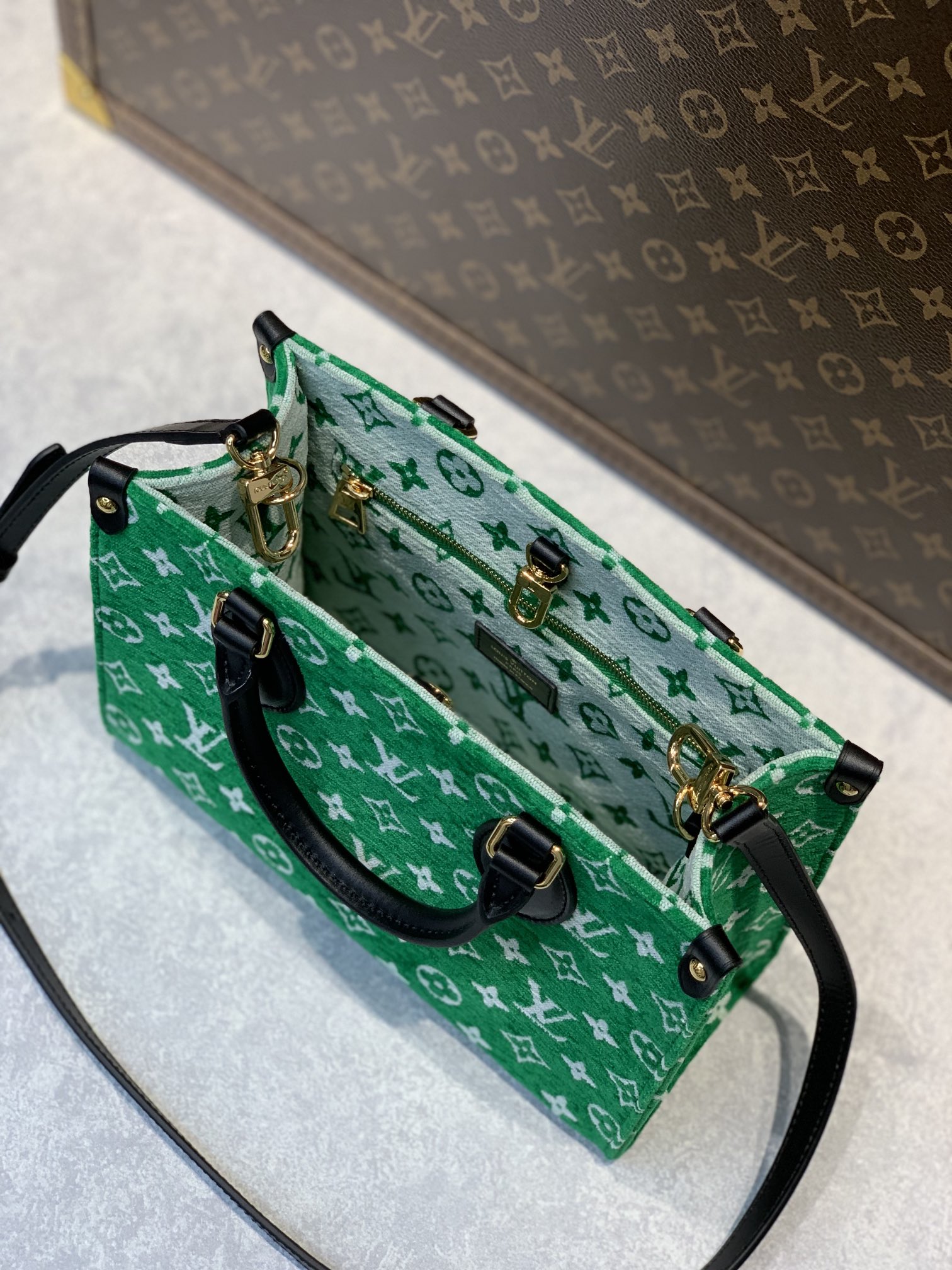 l**is V*t*n onthego handbag-25*19*11.5 cm