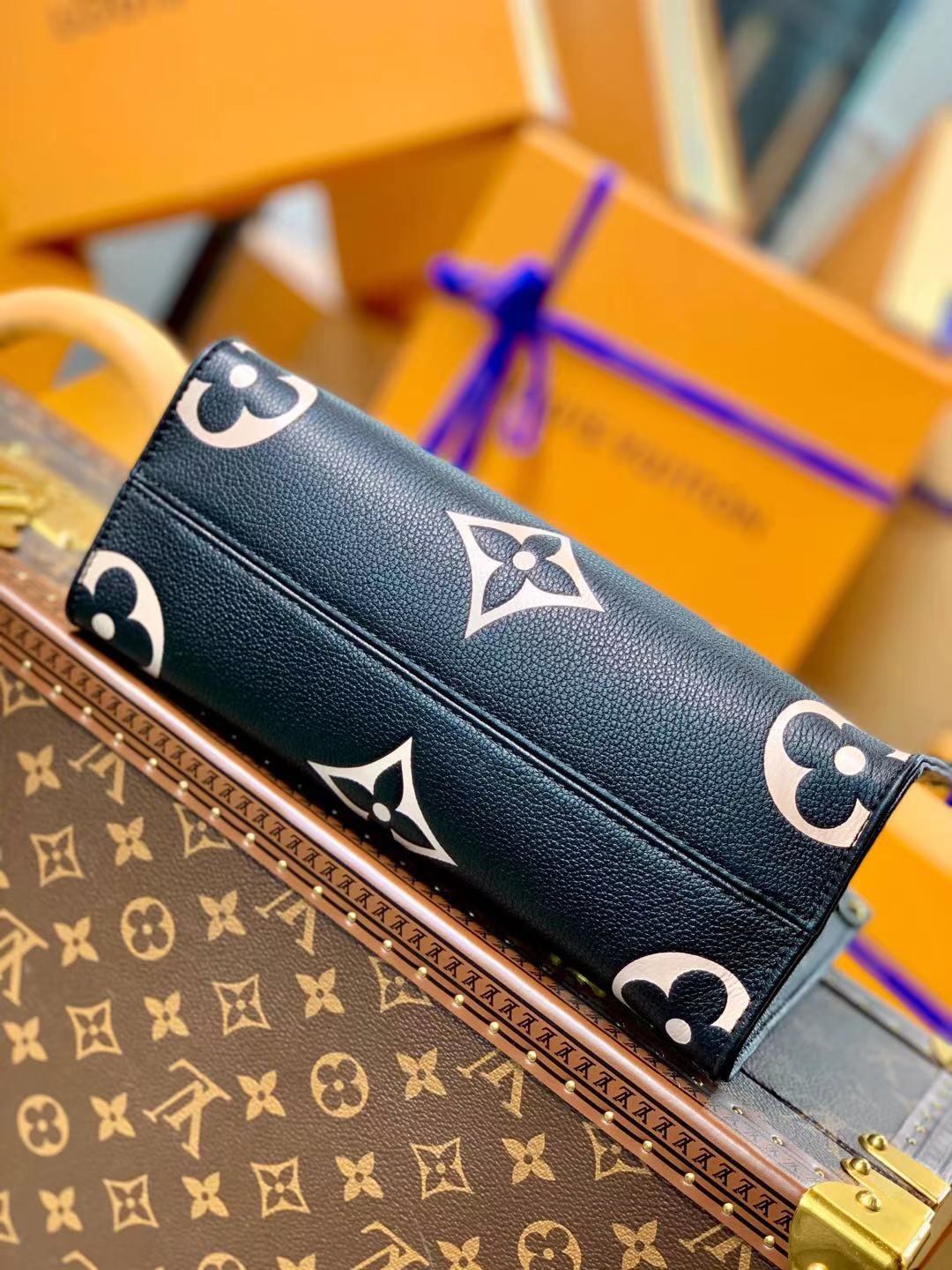 l**is V*t*n onthego handbag-28*11*19cm