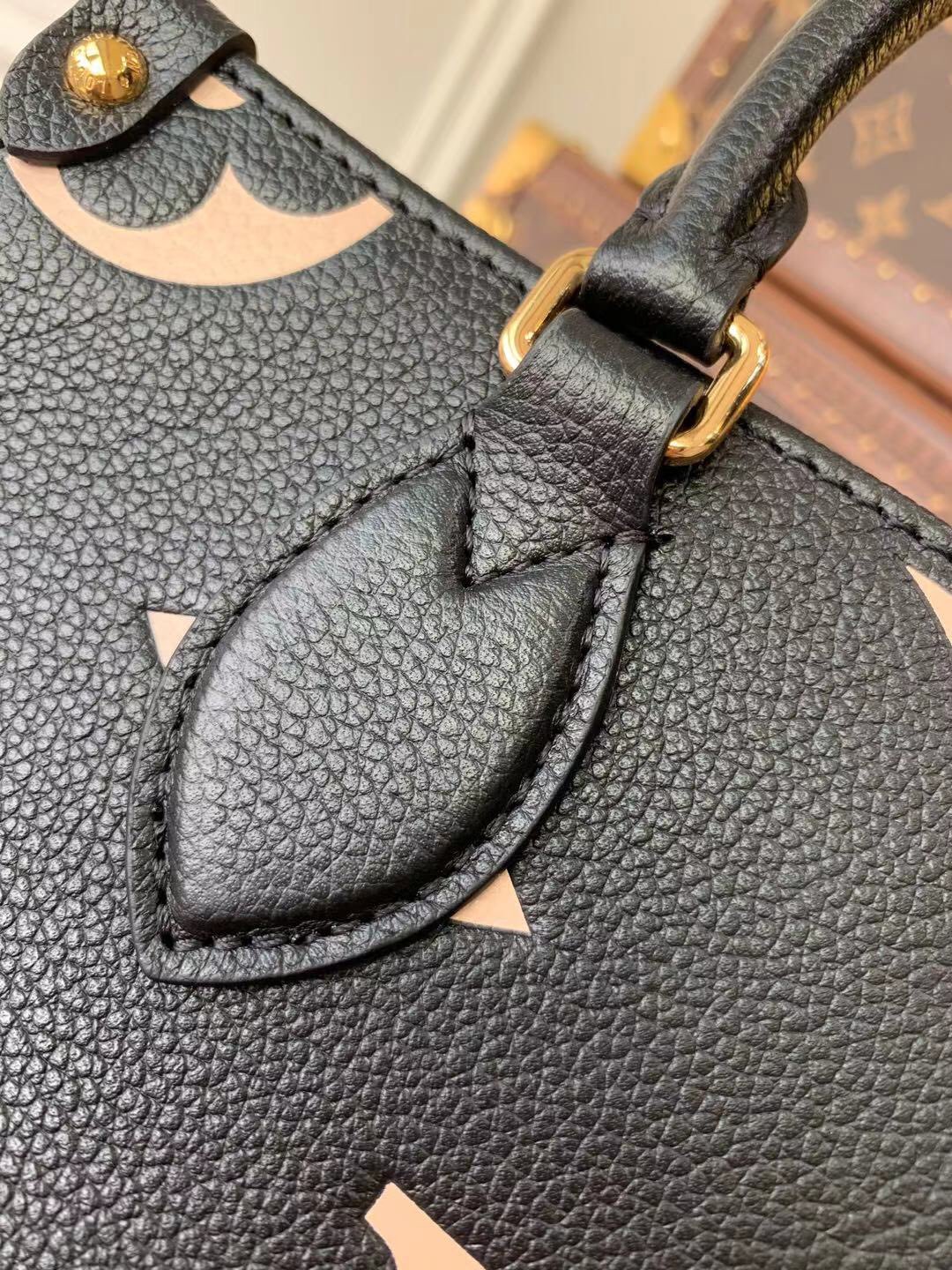 l**is V*t*n onthego handbag-28*11*19cm