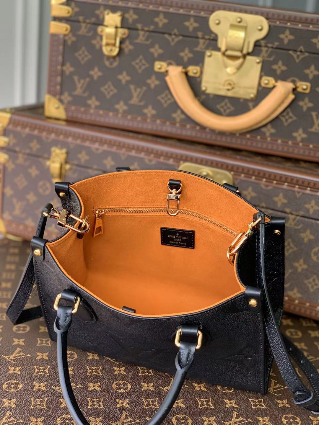l**is V*t*n onthego handbag-28*11*19cm