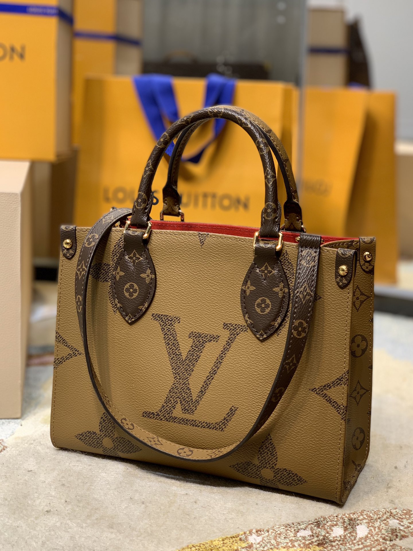 l**is V*t*n mini onthego handbag-25*19*11.5cm