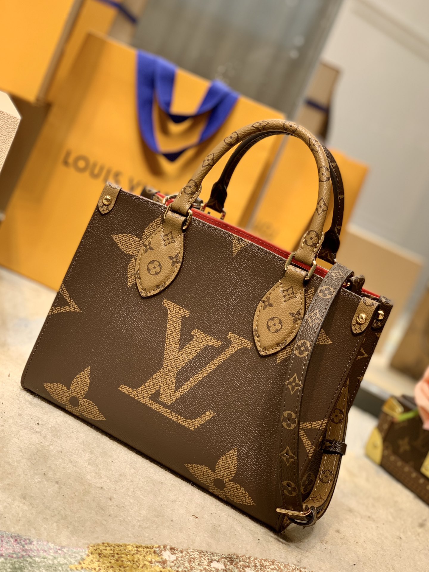 l**is V*t*n mini onthego handbag-25*19*11.5cm