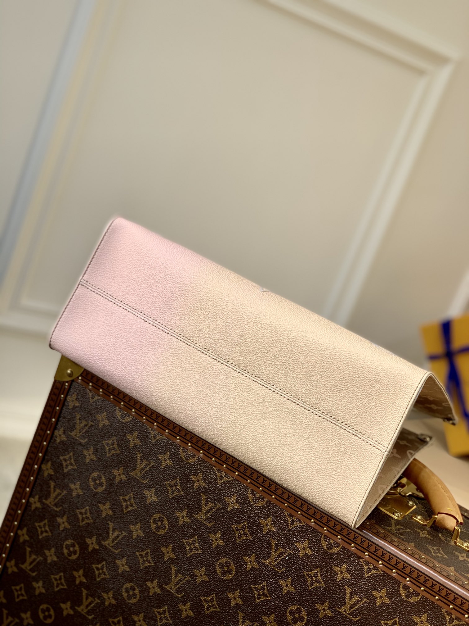 l**is V*t*n onthego handbag-25*19*11.5 cm