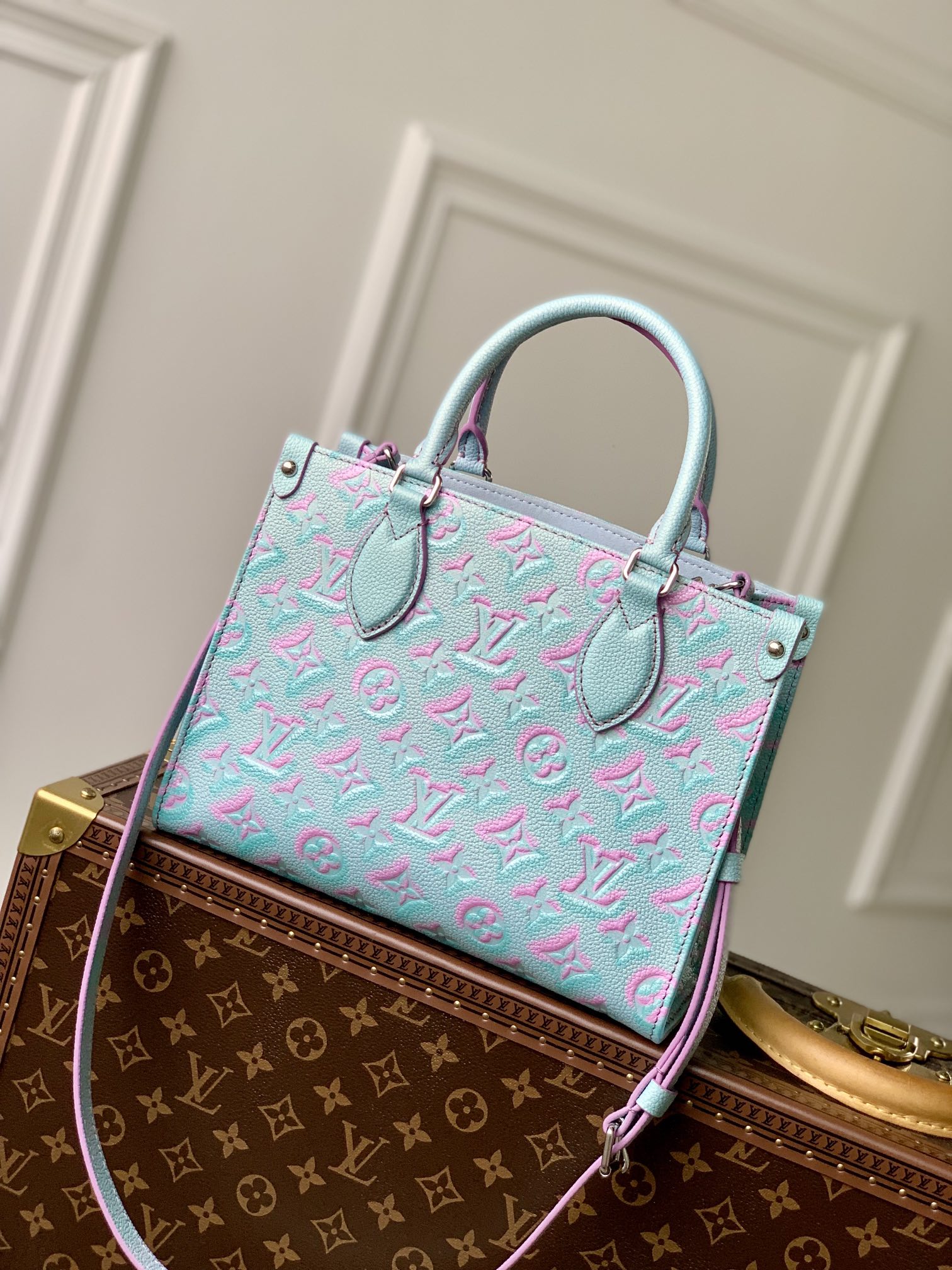 l**is V*t*n onthego handbag-25*19*11.5 cm
