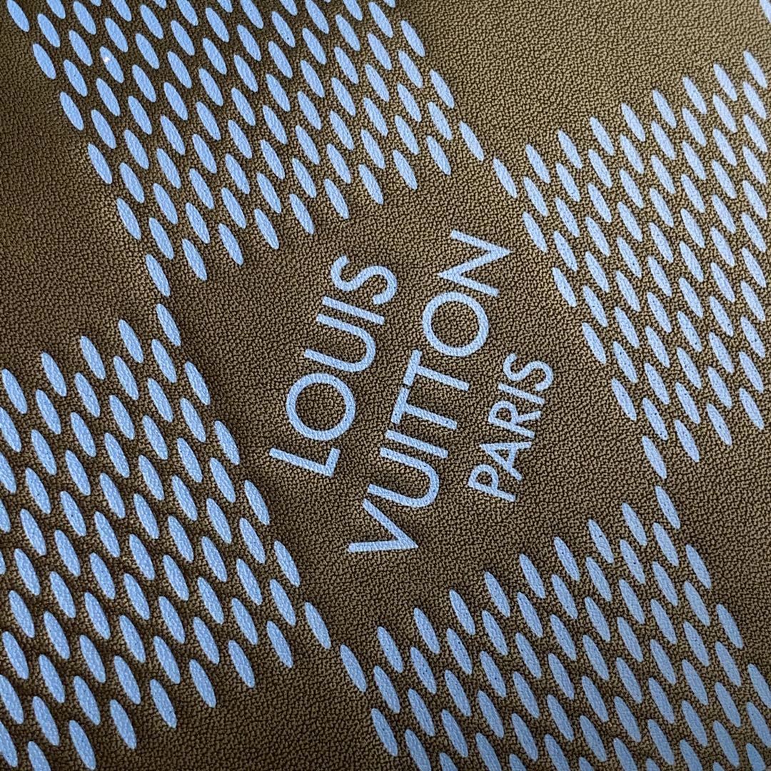 l**is V*t*n studio messenger bag-23.5* 14*5 cm