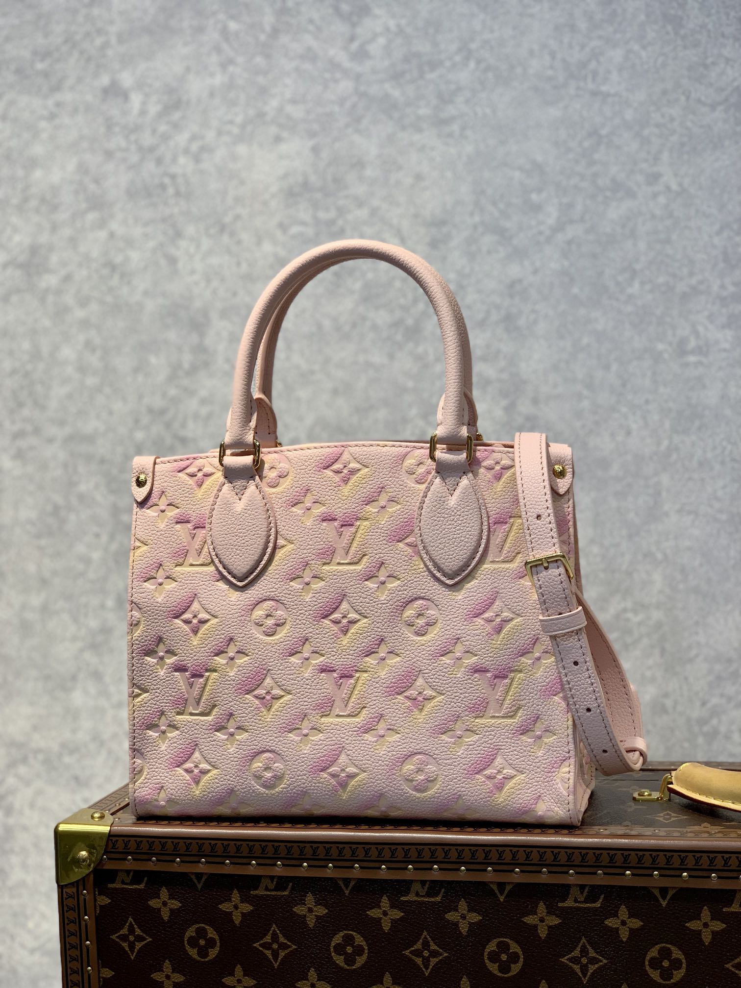 l**is V*t*n onthego handbag-25*19*11.5 cm