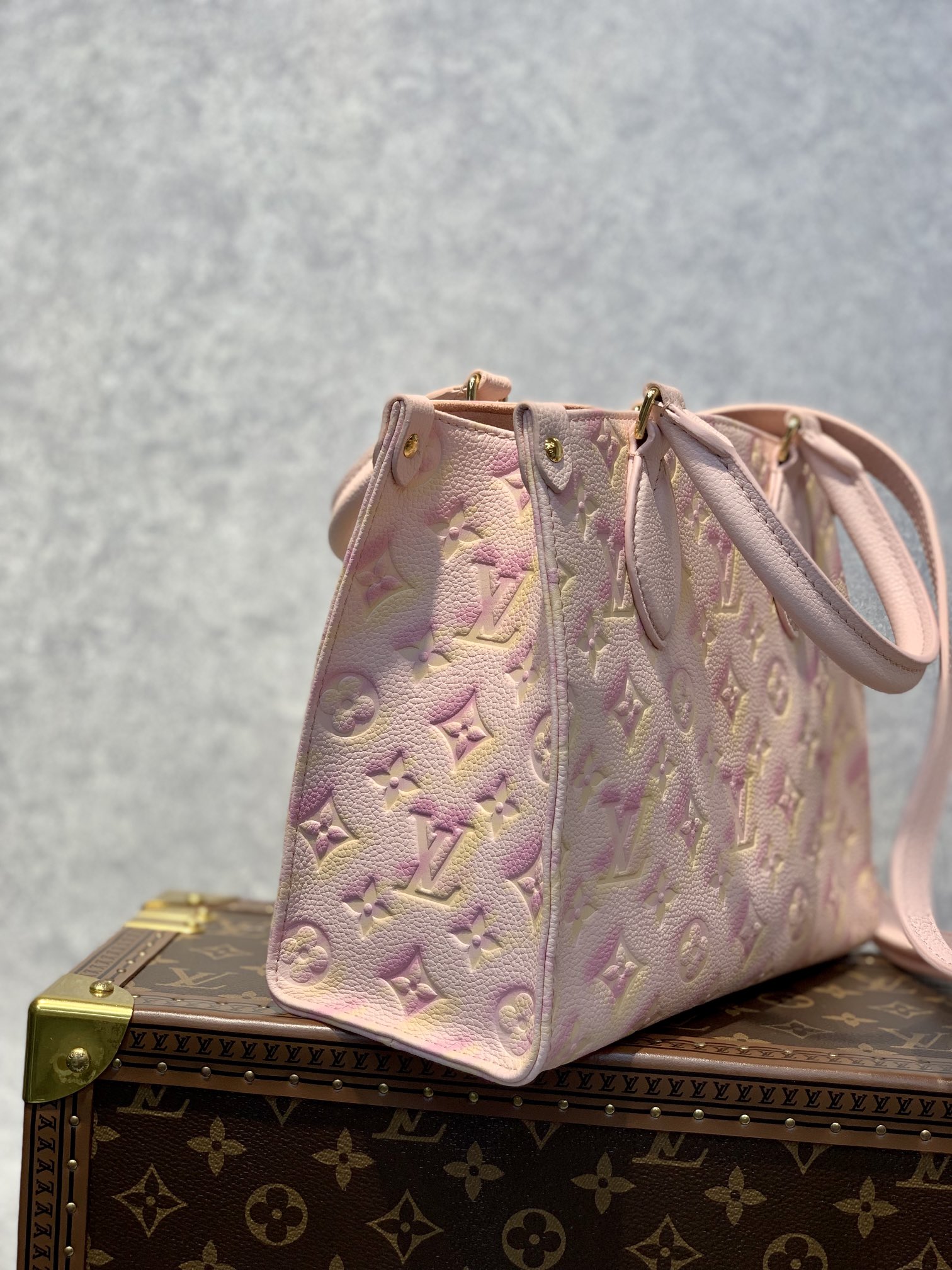 l**is V*t*n onthego handbag-25*19*11.5 cm
