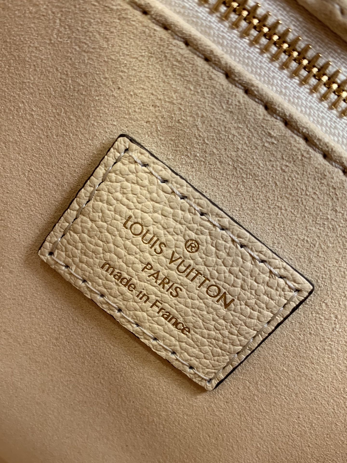 l**is V*t*n onthego handbag-28*11*19cm