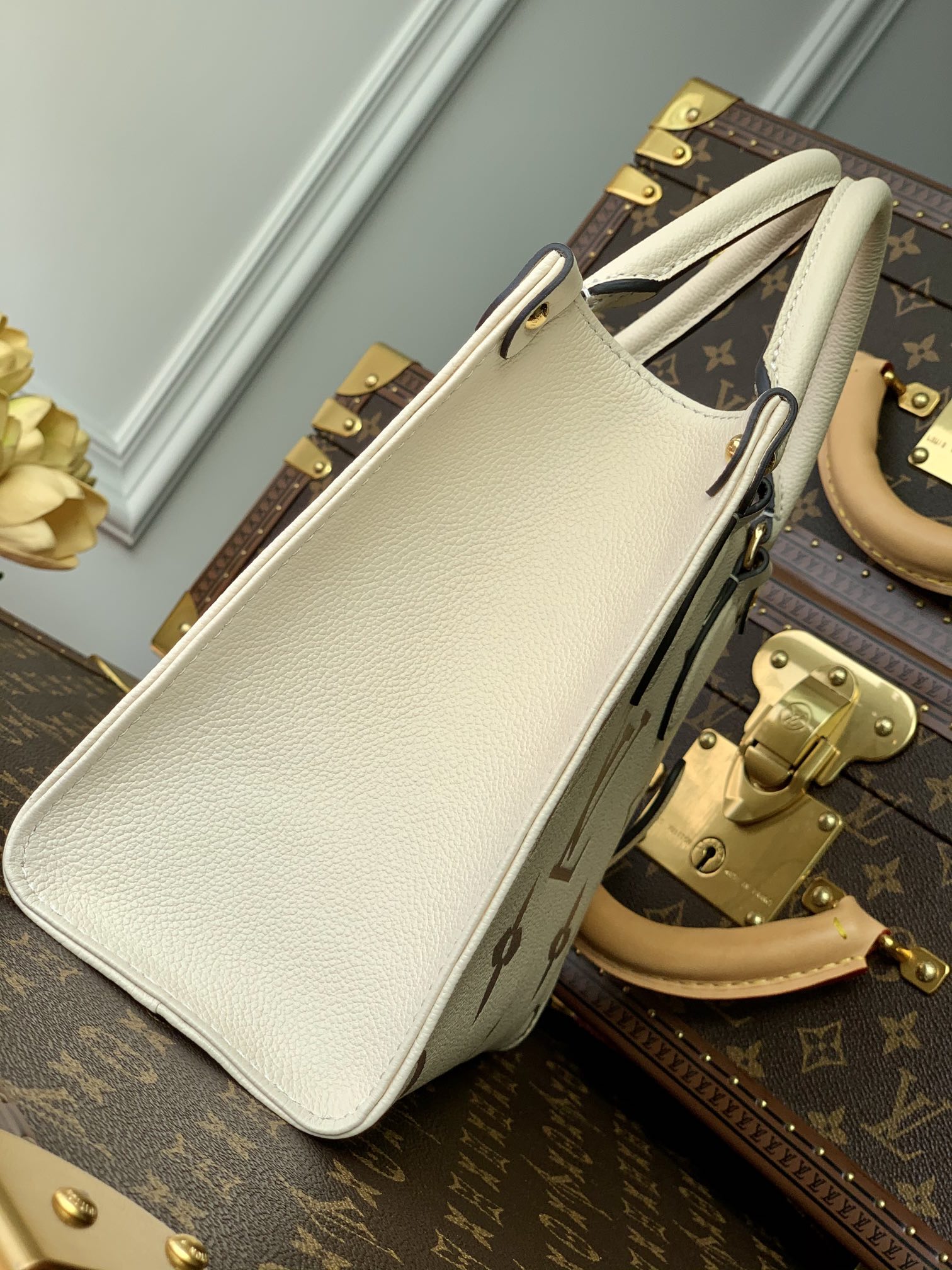 l**is V*t*n onthego handbag-28*11*19cm