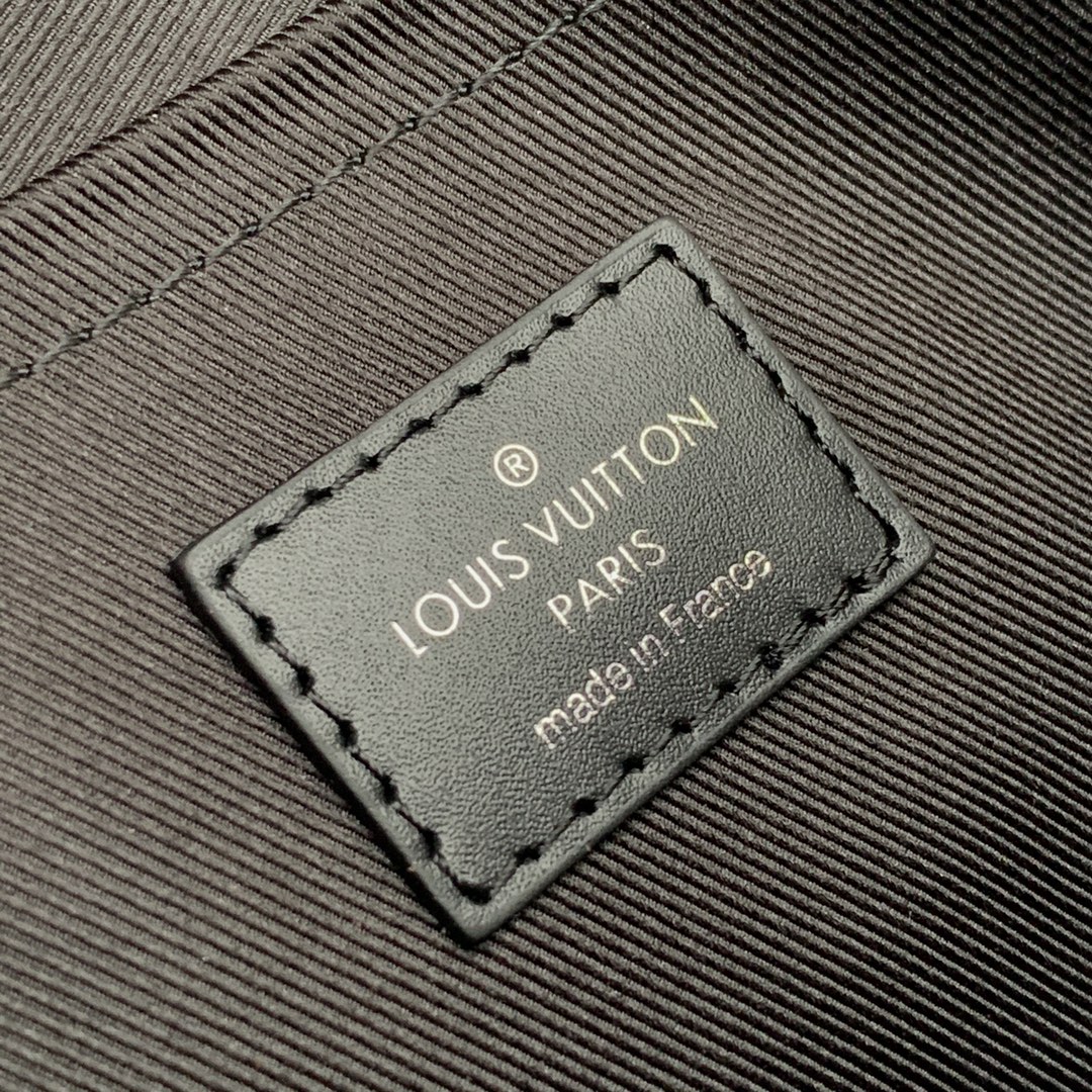 l**is V*t*n studio messenger bag-23.5* 14*5 cm