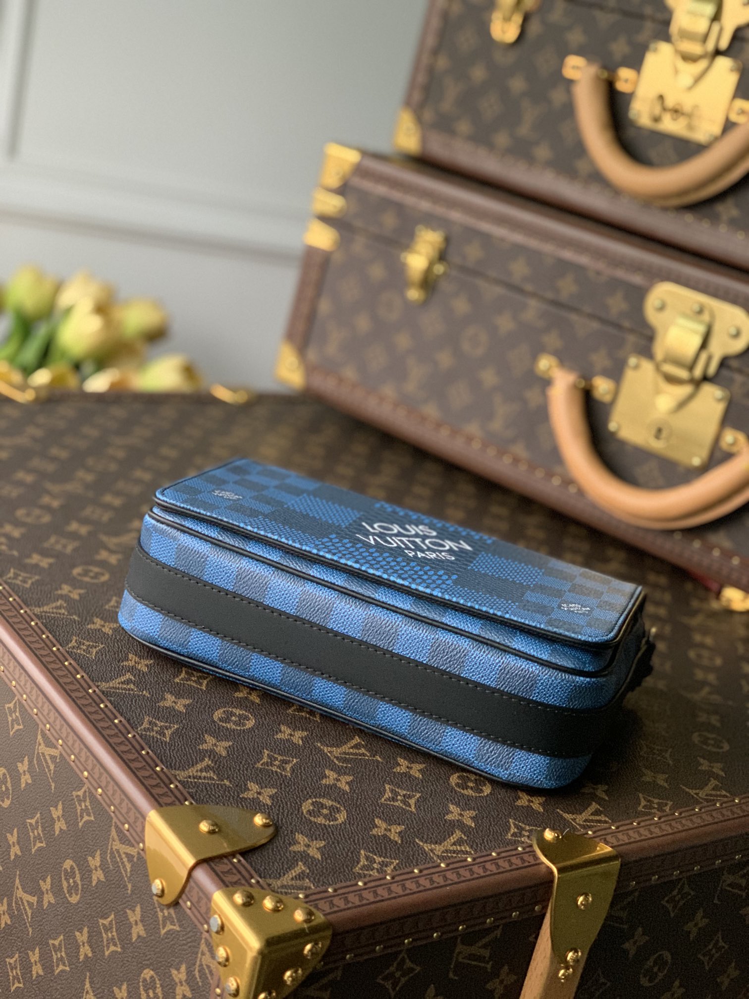 l**is V*t*n studio messenger bag-23.5* 14*5 cm