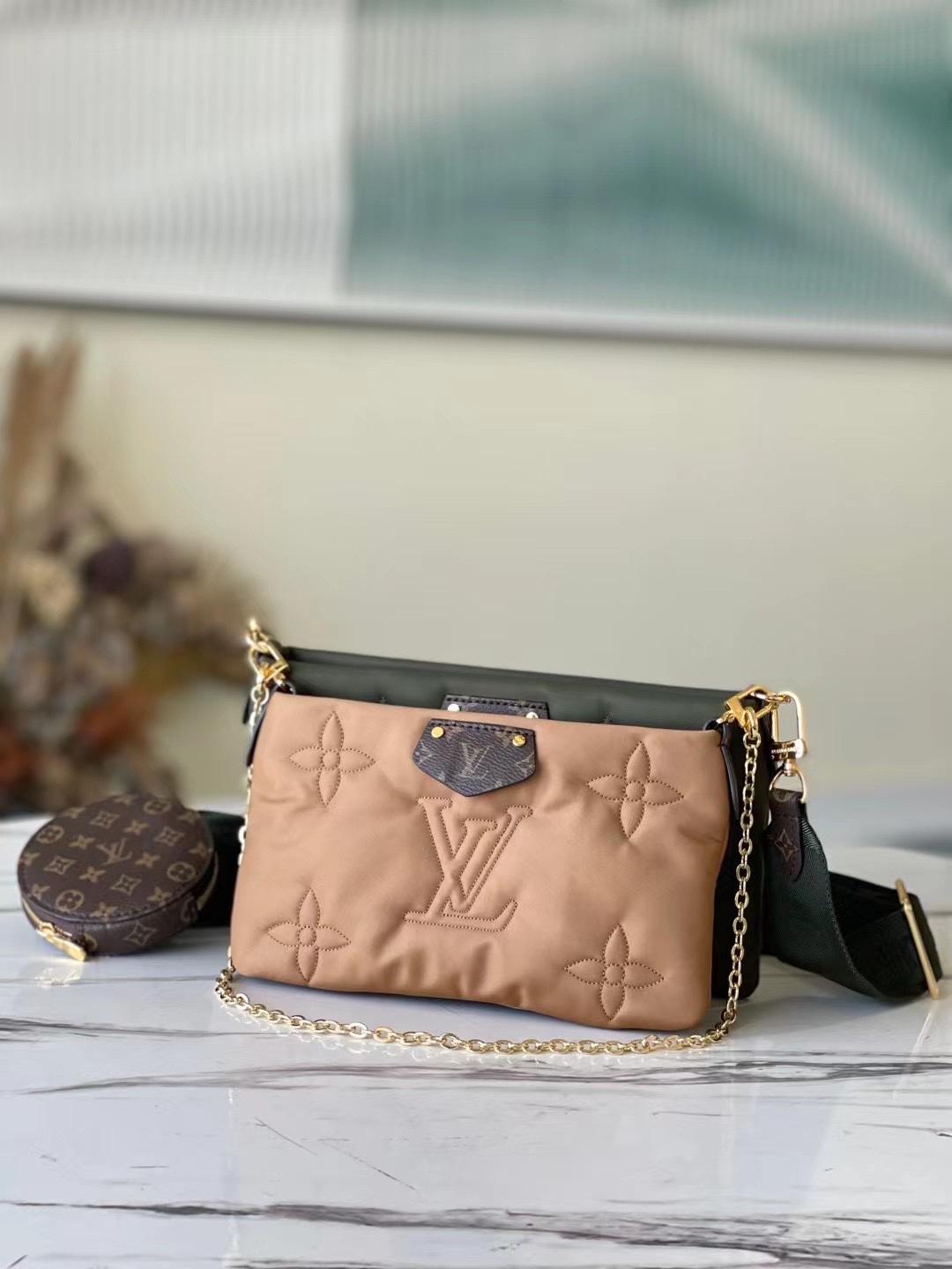 l**is V*t*n multi pochette accessoires-34 x 21.5 x 5cm
