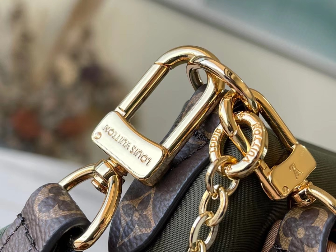 l**is V*t*n multi pochette accessoires-34 x 21.5 x 5cm