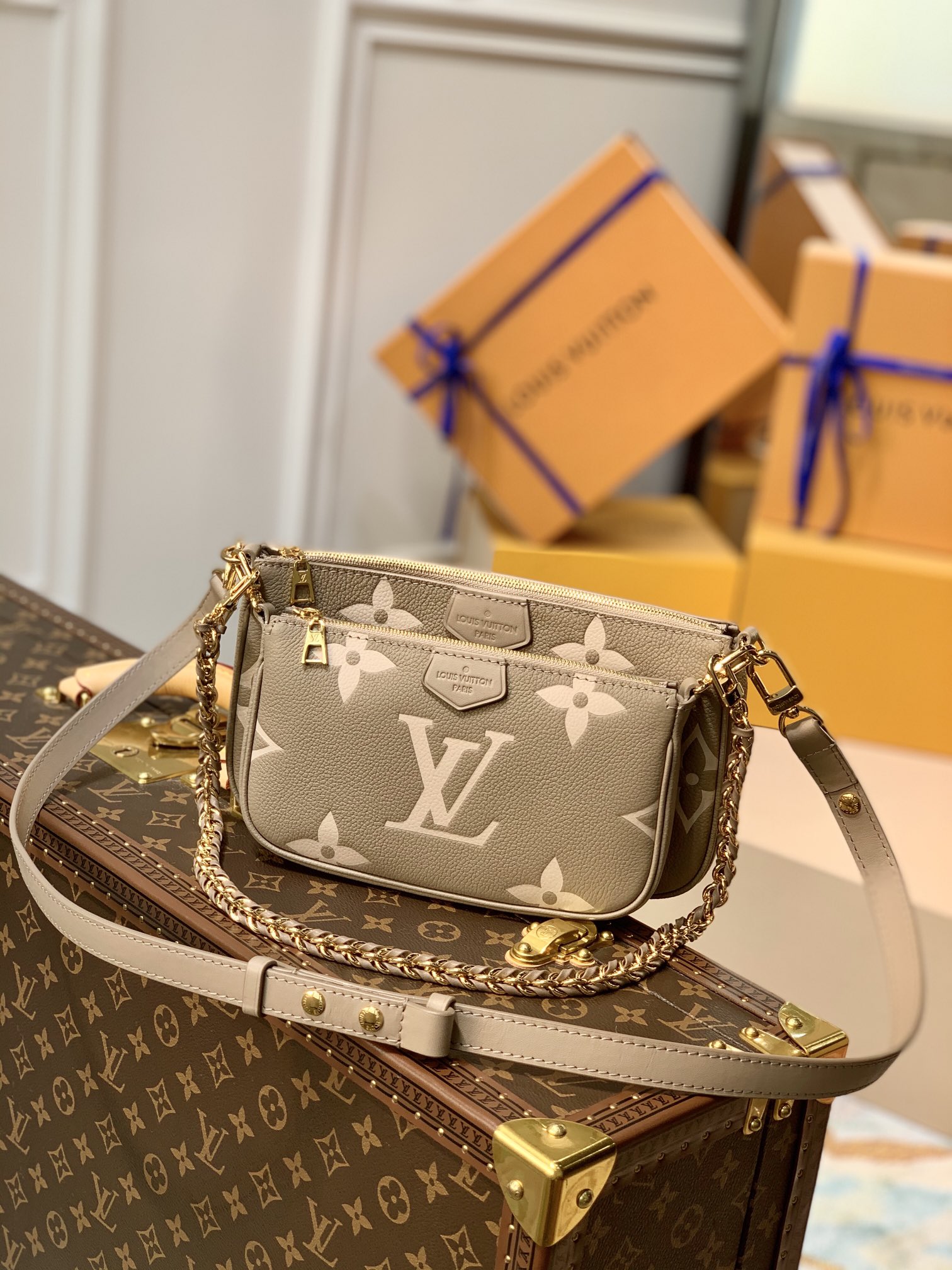 l**is V*t*n multi pochette accessories-24 x 13.5 x 4cm
