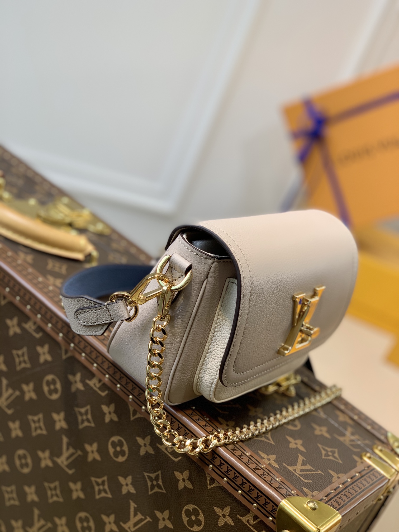 l**is V*t*n lockme tender handbags pm- m58554-19*13*8cm